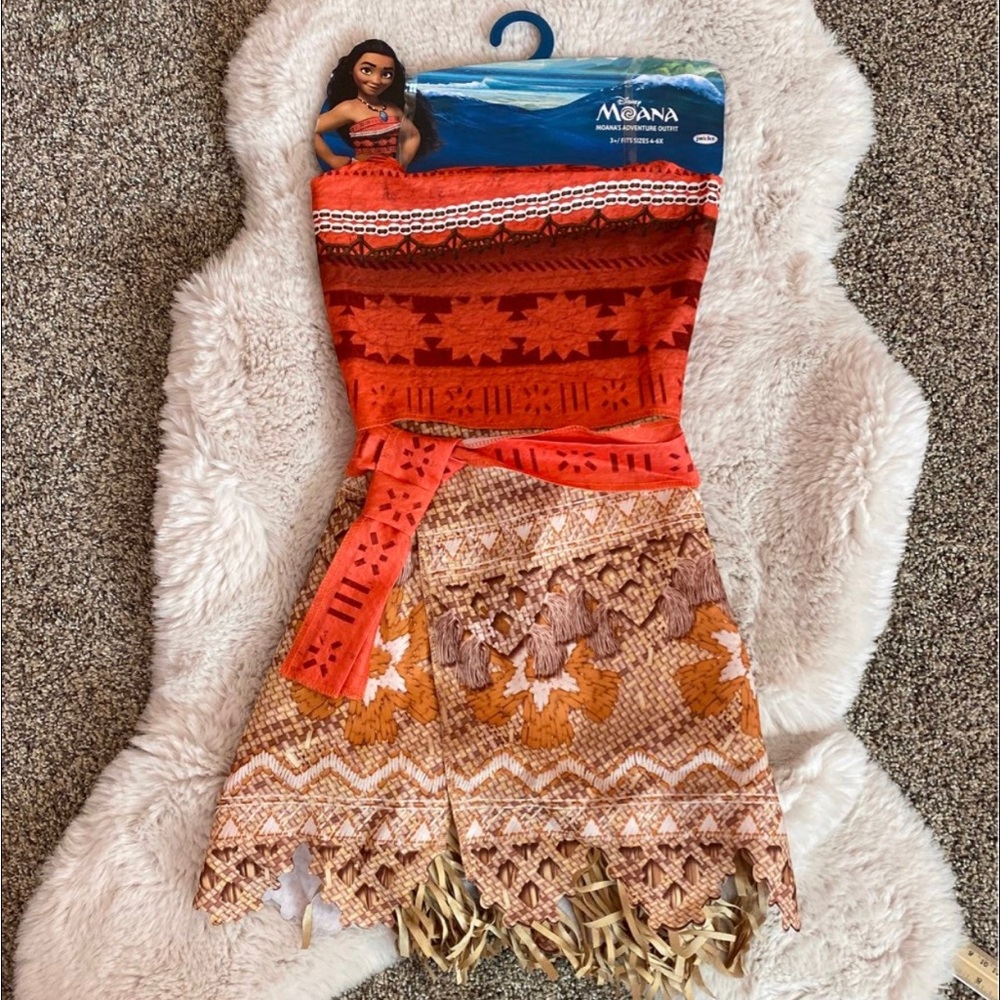 NWT Disney Moana Adventure Outfit 3+/Fits 4-6x